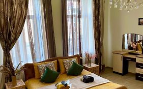 В САМОМУ ЦЕНТРІ МІСТА, ЗДАЮТЬСЯ В ПОДОБОВУ ОРЕНДУ, АПАРТАМЕНТИ ZONEofCOMFORT